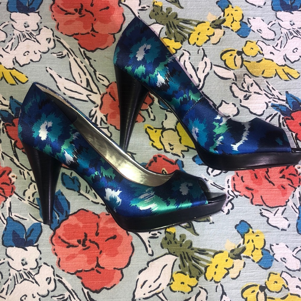 Retro Blue Open Toed Heals - Picture 2 of 3